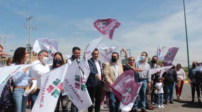 Inaugura César Prieto reencarpetado en Avenida Valle de Santiago