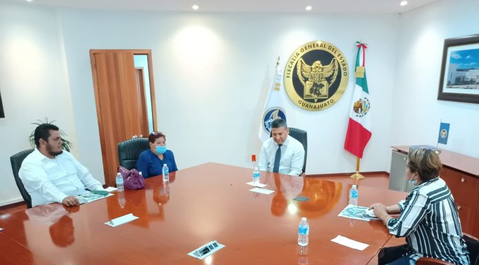 Recibe Zamarripa a viuda de Enrique Sosa; AIC realiza cateo para dar con el presunto homicida