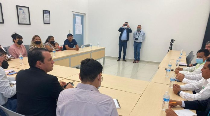 A través de gestiones municipales CFE sustituye transformador dañado en paseos de maravillas