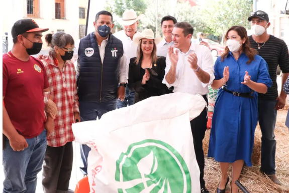 Reciben productores capitalinos 45 toneladas de fertilizantes