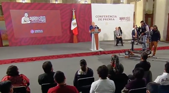 Gobernar a “decretazos” no es autoritarismo, AMLO