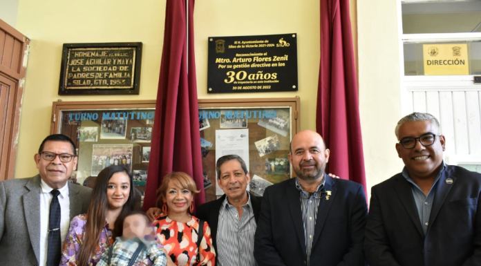 SILAO | Reconocen trabajo de maestro Arturo Flores Zenil