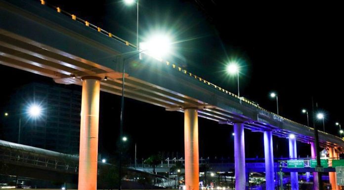 Iluminan sitios emblemáticos de la ciudad de León