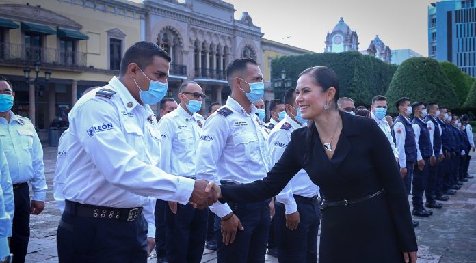 #León | Reconoce Ale Gutiérrez al cuerpo de Bomberos