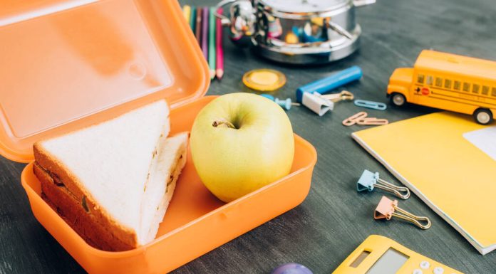 Esto es lo que pagan algunos padres por el lonche de sus hijos