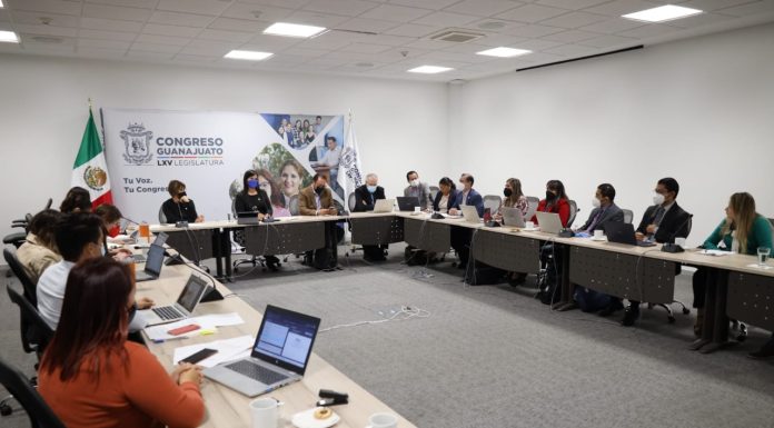 Revisan diversas iniciativas para modificar la Ley de Educación estatal