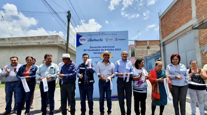 Entregan obras en calles y caminos de Tarimoro, Tarandacuao y Coroneo