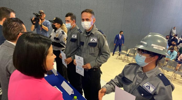 Reconoce Huett trabajo de guardias de seguridad privada