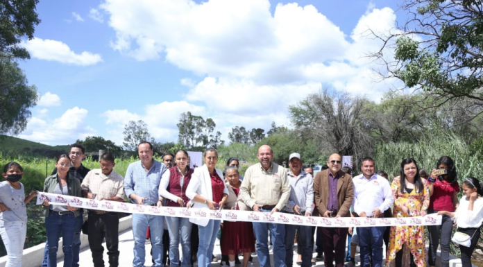 Entrega municipio puente que facilita acceso y salida de Cañada de Damián