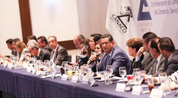 Se reúne Gobernador con integrantes de la CANACO-Servytur de León