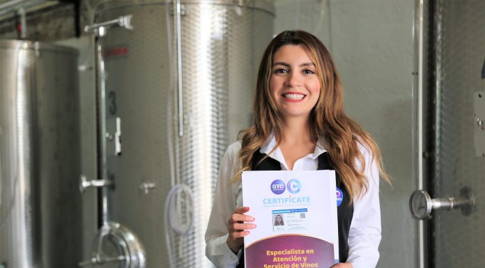 Se certifican mil 392 guanajuatenses