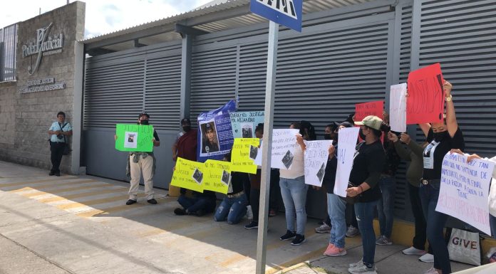 Familiares de Alejandro Peña se manifiestan en Juzgados del Poder Judicial en Celaya