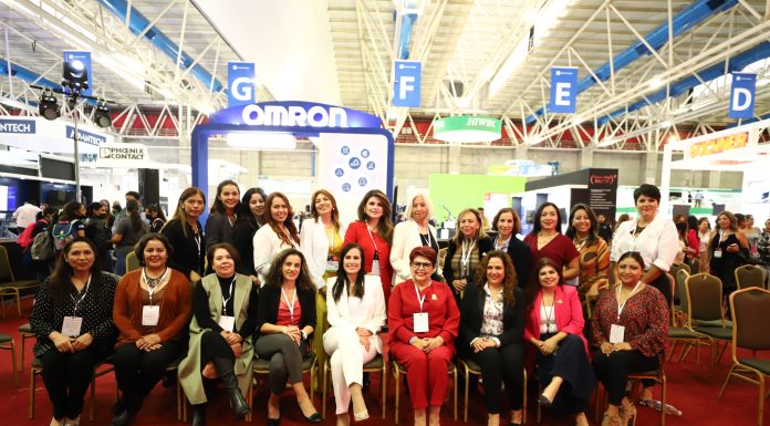 Premian a estudiantes mujeres en el Concurso de Robótica M-TECH