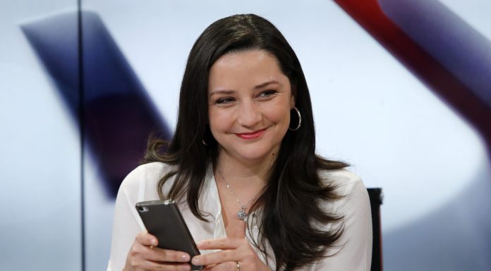 Roban celular a periodista mientras hacía transmisión en vivo