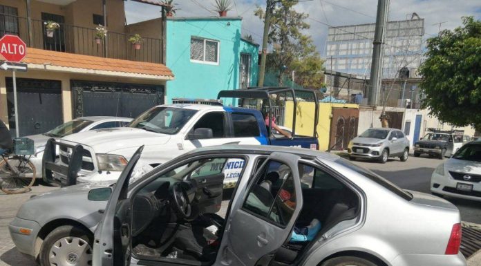 Policía de León detiene a 5 hombres armados tras reporte de robo con violencia