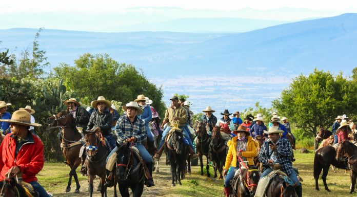 Participa Diego Sinhue en cabalgata Cristera de Jaral del Progreso