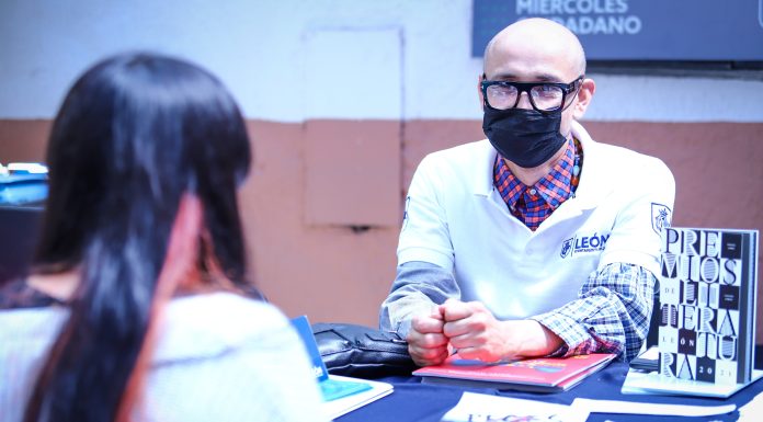 En medio de investigación, renuncia director del ICL