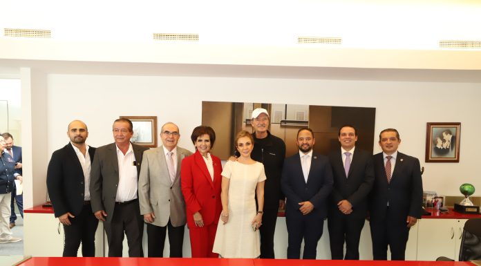 Presentan el Bachillerato Bivalente en Informática en Centro Fox