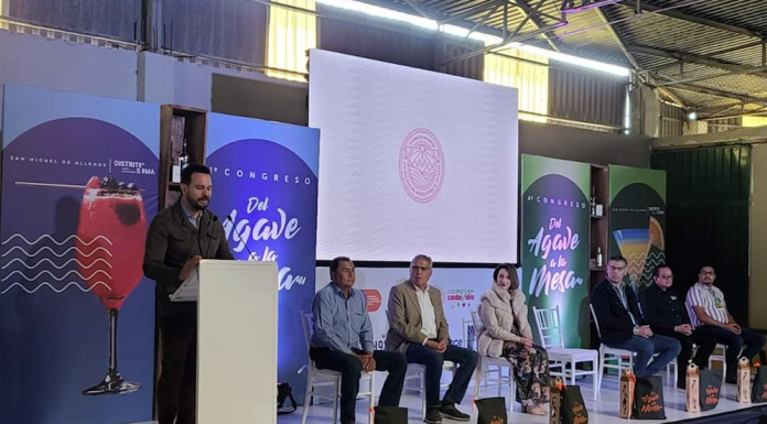 Del Agave a su mesa impulsa a la industria de destilados en San Miguel de Allende