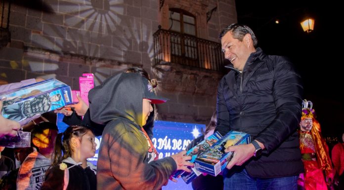 San Miguel de Allende | Drisfrutan miles de niños sanmiguelenses visita de los Reyes Magos