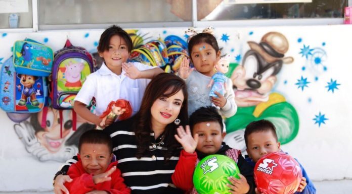 Eugenia Martínez entrega 11 mil juguetes a niños salmantinos