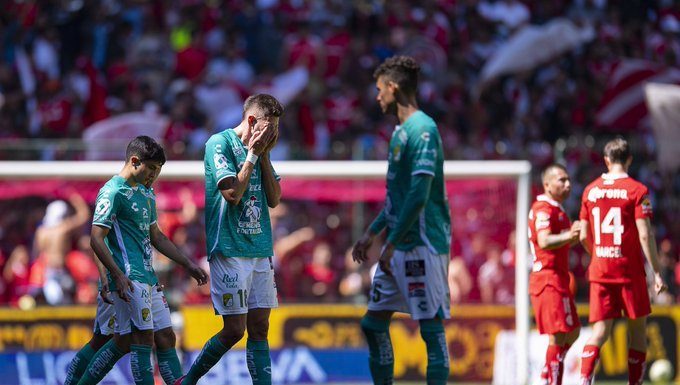 Con nueve hombres en la cancha León empata con Toluca 0-0
