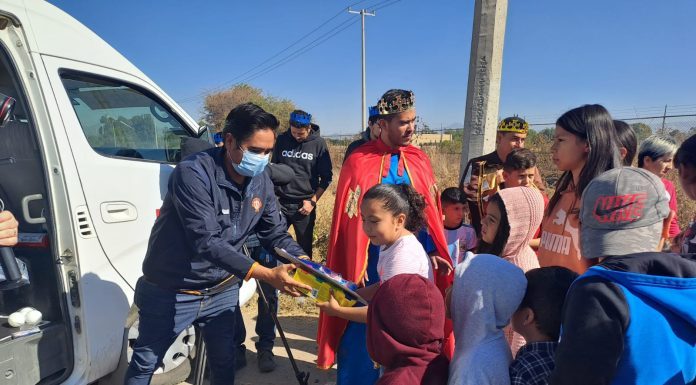 Guanajuato Puerto Interior ayuda a Reyes Magos en entrega de juguetes