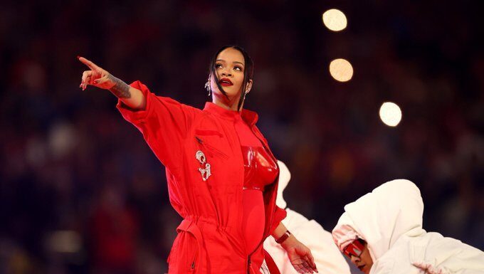 Encanta Rihana en el espectáculo de medio tiempo en el Superbowl