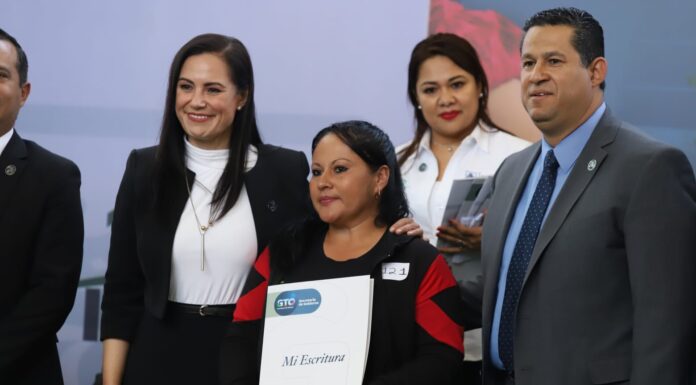 LEÓN | Brindan certeza jurídica a 500 familias leonesas