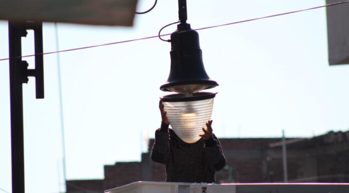 Amplía Gobierno de Salamanca electrificación en comunidad El Divisador