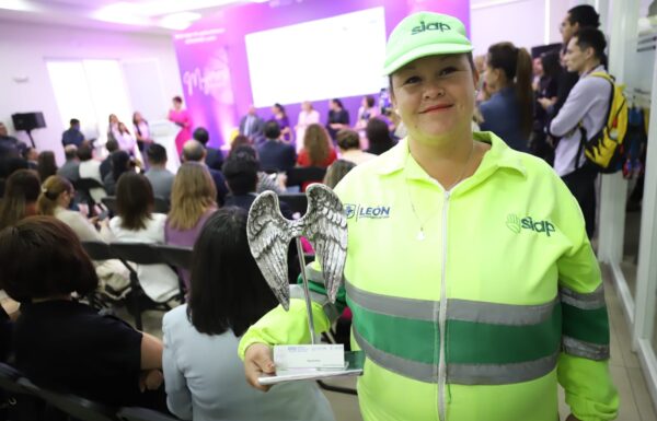 LEÓN | Entregan reconocimiento a “Mujeres que Inspiran” Este día las autoridades entregaron el galardón a las mujeres que inspiran. Foto: Especial