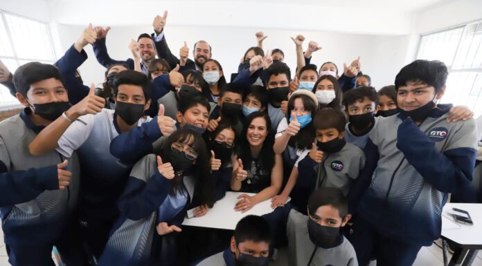 LEÓN | Entregan equipamiento e infraestructura educativa por casi 7 millones de pesos