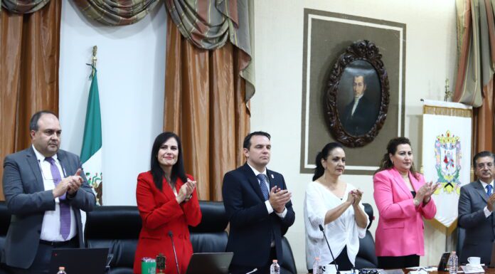 Reconoce Ayuntamiento de León trayectoria de Antonio Tota Carbajal