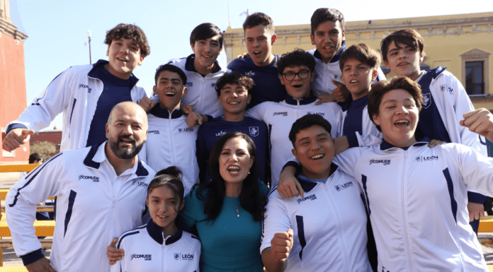 LEÓN | Abandera Ale Gutiérrez a deportistas que participarán en Juego Nacional CONADE 2023