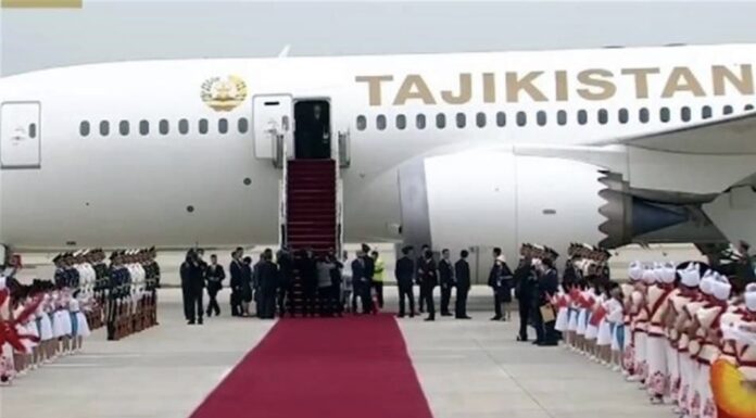 Estrena Tayikistán avión presidencial comprado a México