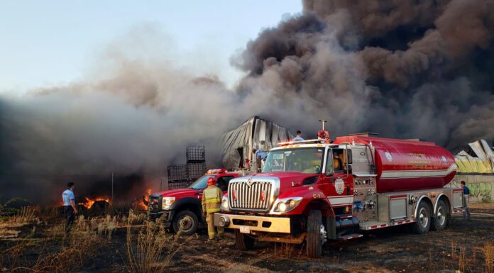 Coordinación Estatal de Protección Civil, trabaja coordinadamente con autoridades de León para combatir fuerte incendio