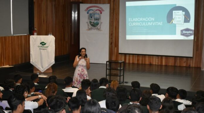 Capacitan a alumnos de Conalep para su entrada al mundo laboral
