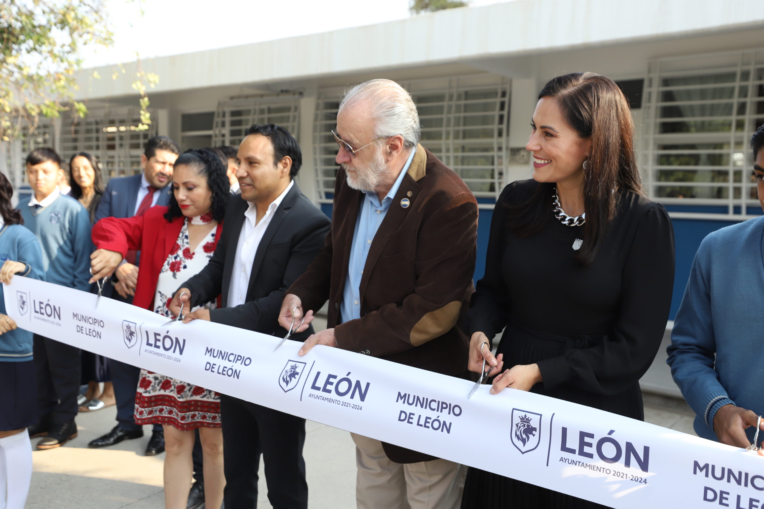 Entrega Ale Gutiérrez infraestructura educativa para beneficio de 511 estudiantes