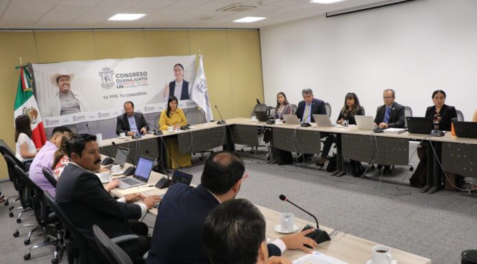 Revisan iniciativas en materia de capacitación para padres y convivencia escolar