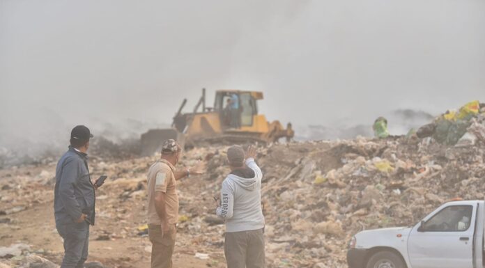 Determina Navarro extender un día más alerta por incendio en relleno sanitario