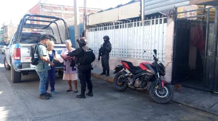 CELAYA | Policía municipal localiza mochila con armas