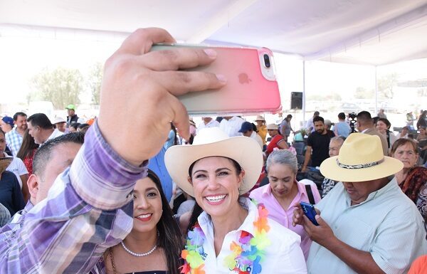 Se iluminarán a más comunidades rurales de León, promete Ale Gutiérrez