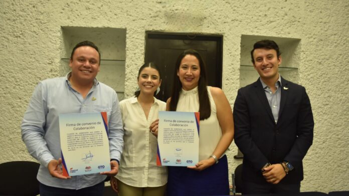 Firma-JuventudEsGTO-convenio-con-Fundacion-Beca-3-1536x865