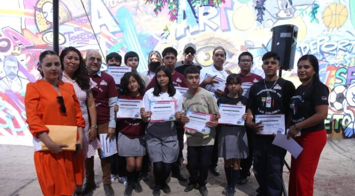 Silao | Dan color a Telesecundaria Independencia 443 con elaboración de mural artístico