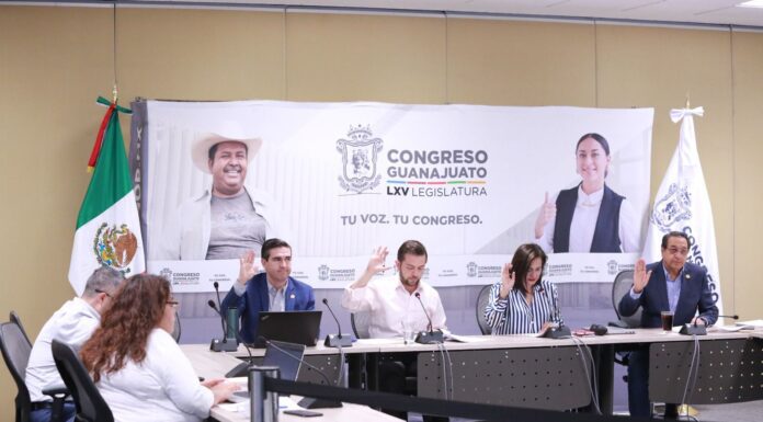 Aprueba dictámenes para modificar la vocación de inmuebles