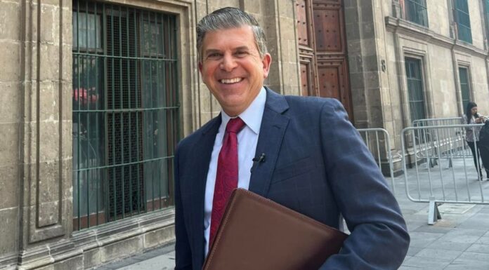 Sheffield se va, otra vez, de Profeco. Busca, otra vez, ser candidato