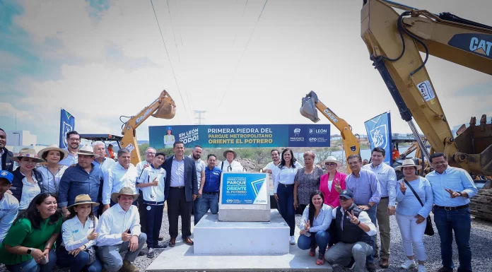LEÓN | Coloca Ale Gutiérrez primera piedra del Parque Metropolitano El Potrero