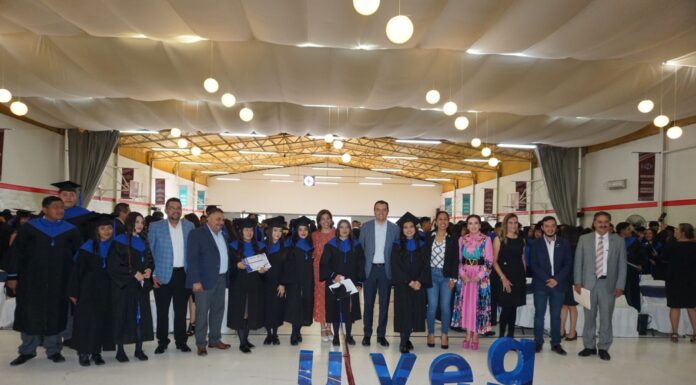 212 jóvenes de Irapuato y Pueblo Nuevo egresan de Telebachilleratos UVEG