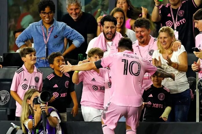El tierno festejo de Lionel Messi con sus hijos cuando anotó el gol