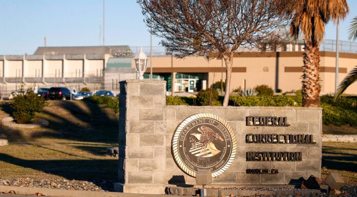 Demandan al Gobierno federal de EEUU por violaciones en cárceles